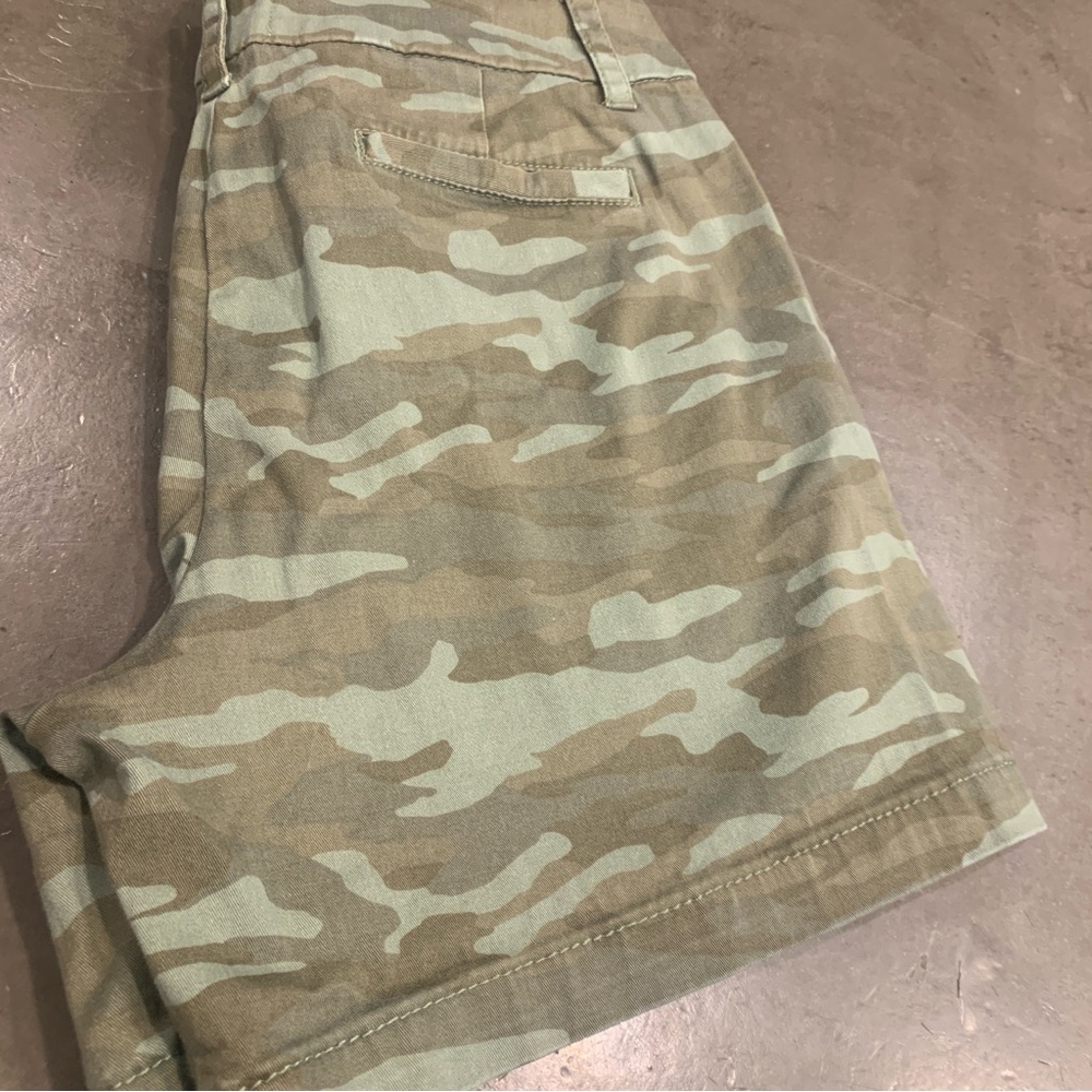 Caslon Camo Shorts Size 8 - Picture 6 of 10